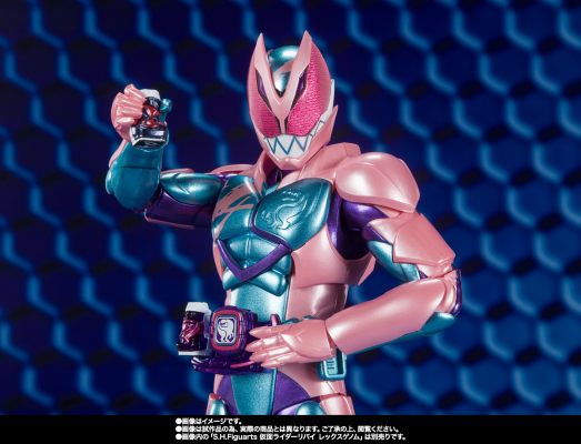 S.H.Figuarts 假面骑士艾比尔 蝙蝠基因 / 胡狼基因