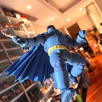 MAFEX No.146 蝙蝠侠 黑暗骑士归来 重甲蝙蝠侠