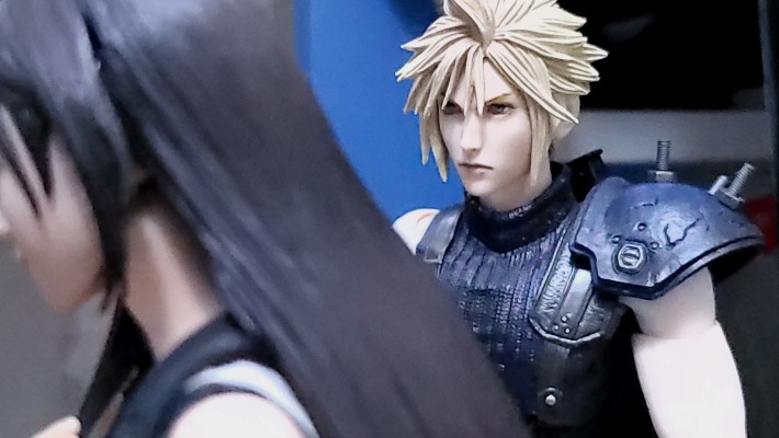 PlayArts改 最终幻想VII 重置版 克劳德・史特莱夫 & Hardy Daytona