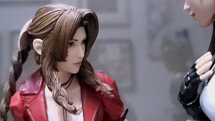 PlayArts改 最终幻想VII 重置版 克劳德・史特莱夫 & Hardy Daytona