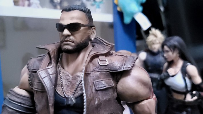 PlayArts改 最终幻想VII 重置版 克劳德・史特莱夫 & Hardy Daytona