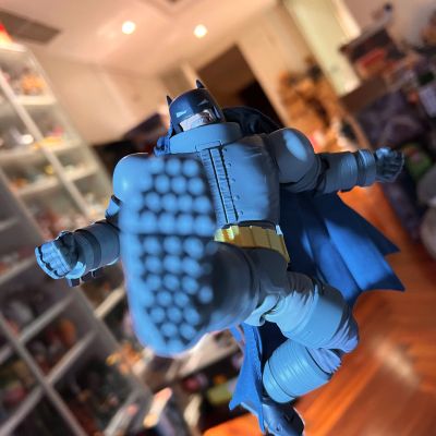 MAFEX No.146 蝙蝠侠 黑暗骑士归来 重甲蝙蝠侠