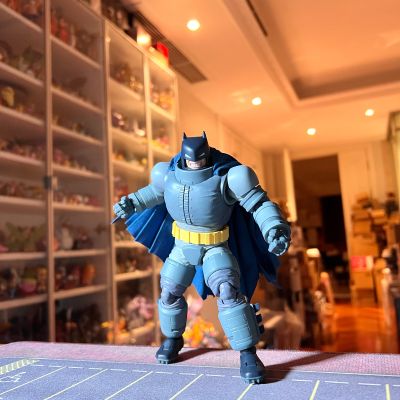 MAFEX No.146 蝙蝠侠 黑暗骑士归来 重甲蝙蝠侠