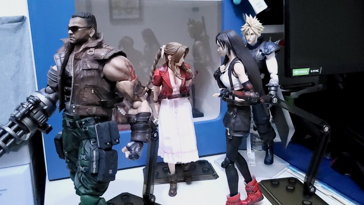 PlayArts改 最终幻想VII 重置版 克劳德・史特莱夫 & Hardy Daytona