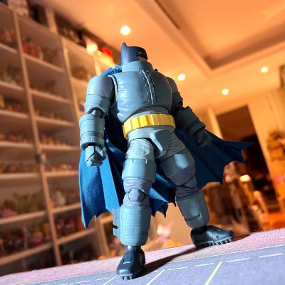 MAFEX No.146 蝙蝠侠 黑暗骑士归来 重甲蝙蝠侠