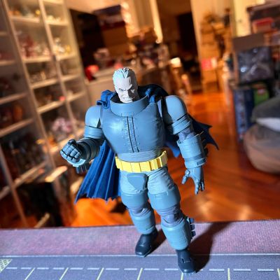 MAFEX No.146 蝙蝠侠 黑暗骑士归来 重甲蝙蝠侠