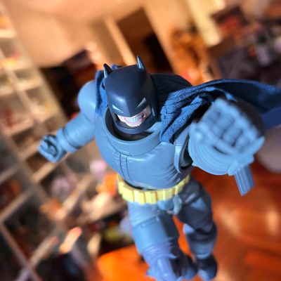 MAFEX No.146 蝙蝠侠 黑暗骑士归来 重甲蝙蝠侠