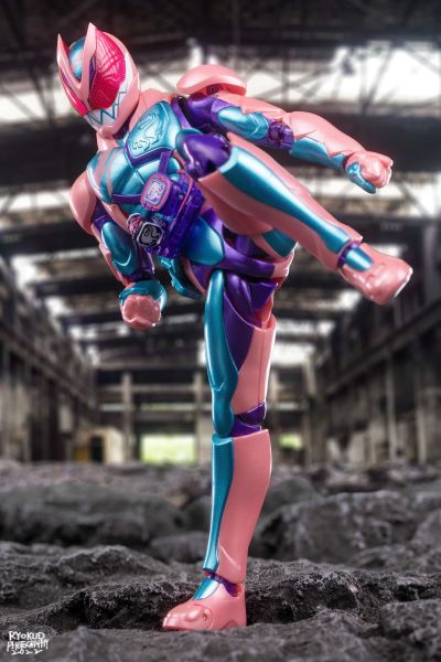 S.H.Figuarts  假面骑士利维 暴龙基因