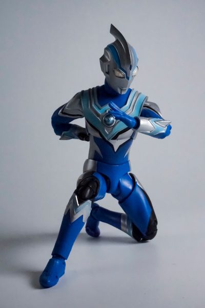 S.H.Figuarts 泰迦奥特曼 风马奥特曼