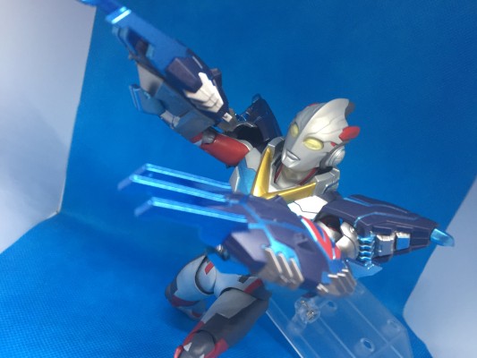 S.H.Figuarts 艾克斯奥特曼 艾克斯奥特曼 与 哥莫拉装甲 套装