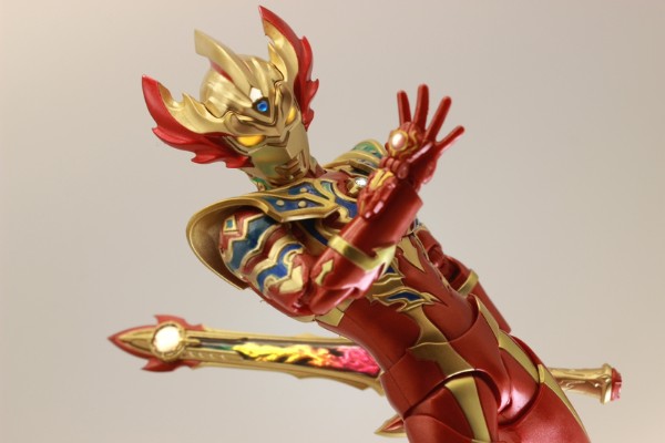 S.H.Figuarts  奥特银河格斗 巨大阴谋  泰迦奥特曼 彩虹三重斯特利姆形态