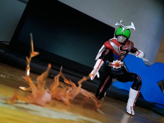 S.H.Figuarts  假面骑士强人+甲律摩托（暂译）