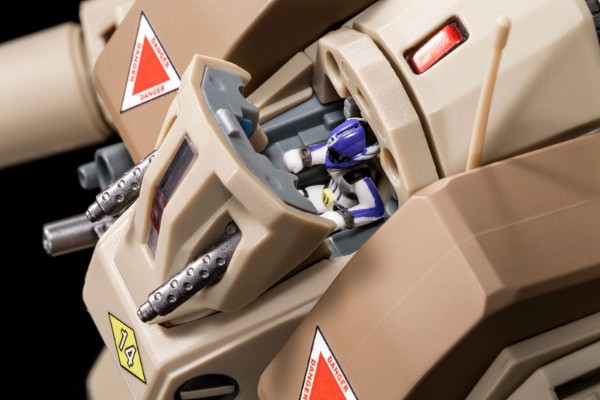 超时空要塞  MBR-04-Mk.IV 歼击机器人 战斧