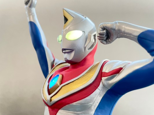 真的杰作系列  Plus 戴拿奥特曼(闪亮型) 登场造型