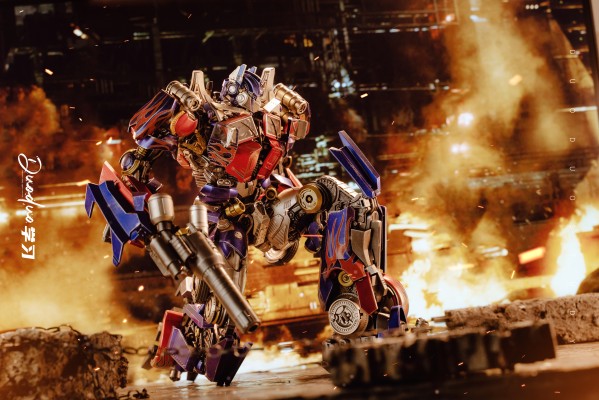 3Z0163 DLX 变形金刚：复仇之战 擎天柱