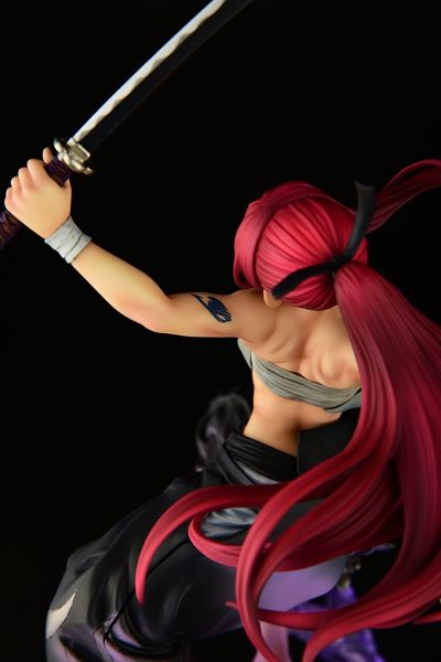 妖精的尾巴 艾尔莎·史卡雷特 侍 光炎万丈 漆黑色版