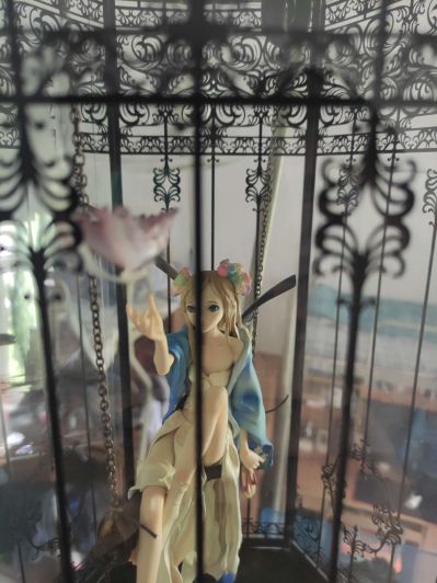 笼中少女