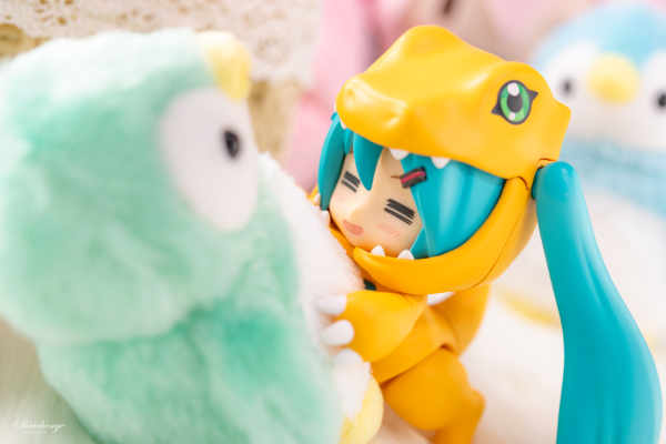 粘土人#1439  初音未来 数码宝贝20周年 亚古兽布偶装