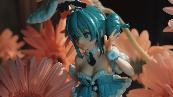 BiCute Bunnies VOCALOID 初音未来 白兔女郎  (珠光色)