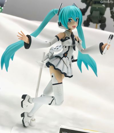 机音少女 初音未来 ［MARUTTOYS版］与 TAMOTU［初音未来版］