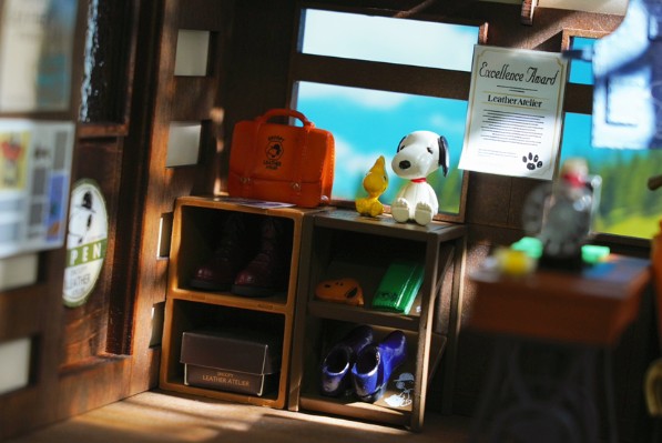 花生漫画  史努比的皮革工作室