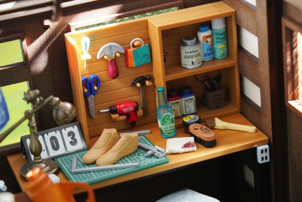 花生漫画  史努比的皮革工作室