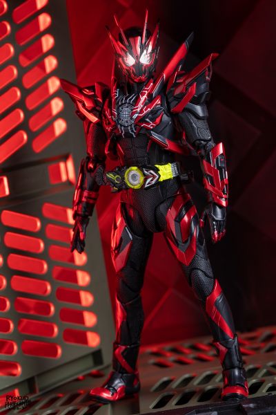 S.H.Figuarts 剧场版 假面骑士零一 真实×时间 假面骑士零一 地狱飞升蝗虫