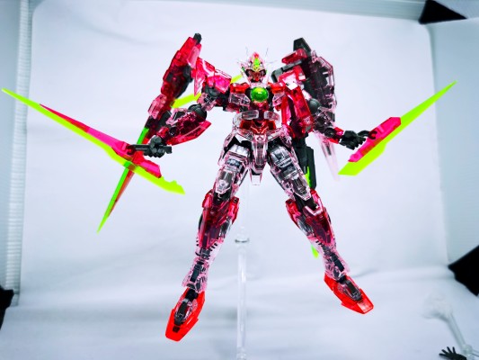 RG 1/144  高达基地专属商品 量子型00高达 全刃装[TRANS-AM]