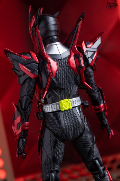S.H.Figuarts 剧场版 假面骑士零一 真实×时间 假面骑士零一 地狱飞升蝗虫