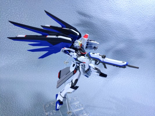 ROBOT魂〈机动战士系列〉   自由高达 (特别配色版)