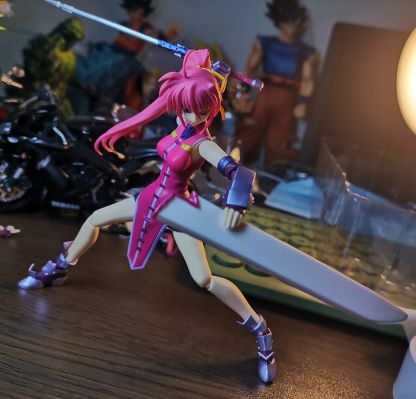 figma 魔法少女奈叶StrikerS シグナム 騎士服ver.