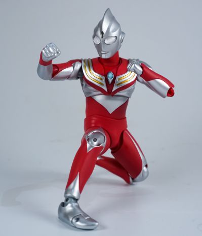 S.H.Figuarts（真骨雕制法）  迪迦奥特曼 强力型