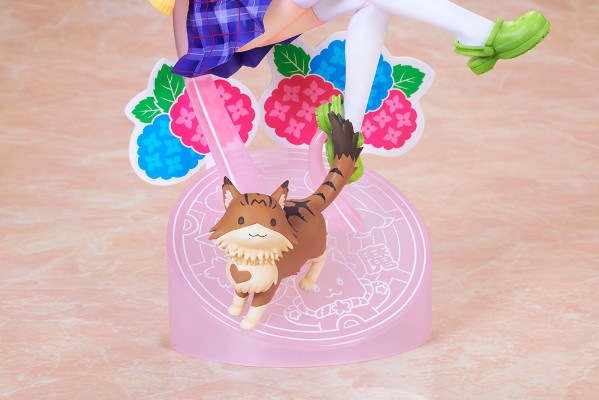 街角魔族 千代田桃 制服版