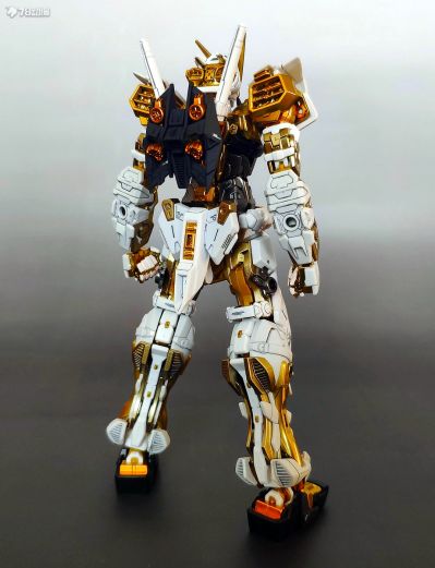 RG 1/144 异端高达金色机