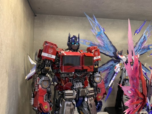 3Z0162 变形金刚外传 大黄蜂 擎天柱