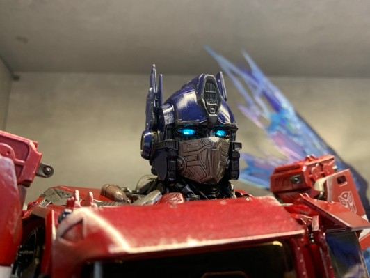 3Z0162 变形金刚外传 大黄蜂 擎天柱