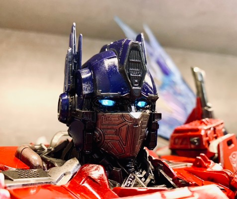 3Z0162 变形金刚外传 大黄蜂 擎天柱