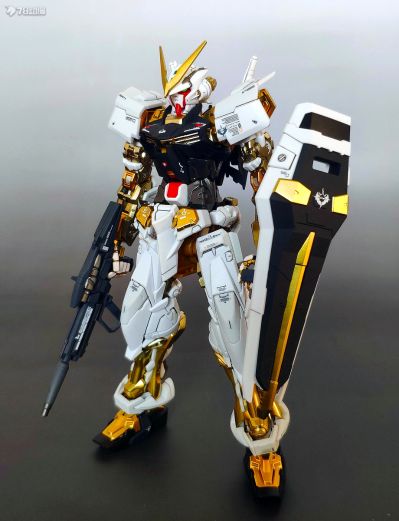 RG 1/144 异端高达金色机