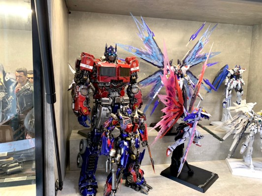 3Z0162 变形金刚外传 大黄蜂 擎天柱