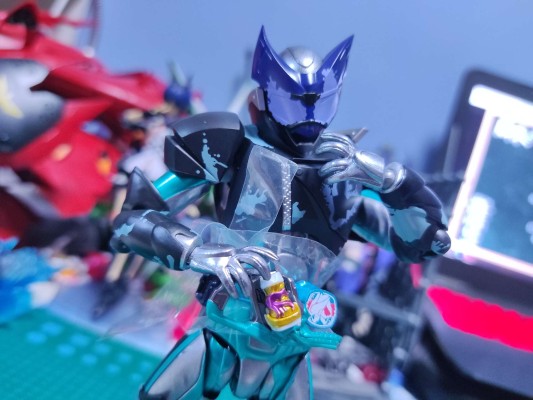 S.H.Figuarts 假面骑士艾比尔 蝙蝠基因 / 胡狼基因