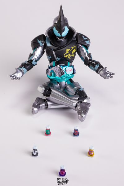 S.H.Figuarts 假面骑士艾比尔 蝙蝠基因 / 胡狼基因