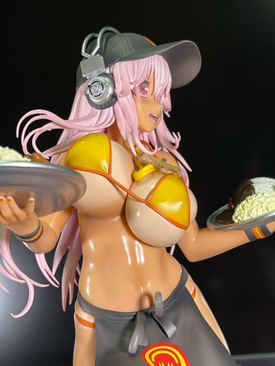 超级索尼子   比基尼服务员