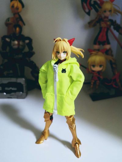 荧光黄绿色布制外套