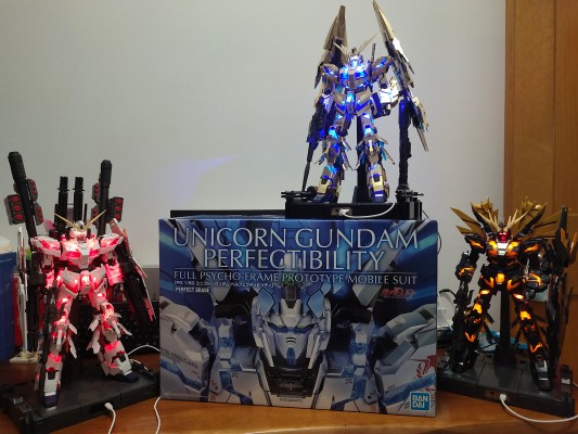 PG  机动战士高达独角兽(UC): 七十二分之一 RX-0 独角兽高达3号机 凤凰/菲尼克斯