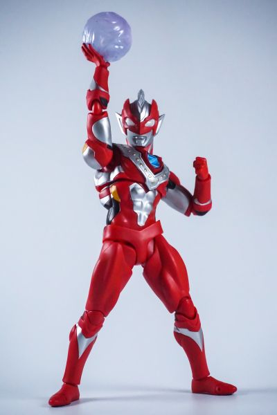 S.H.Figuarts  泽塔奥特曼 阿尔法装甲