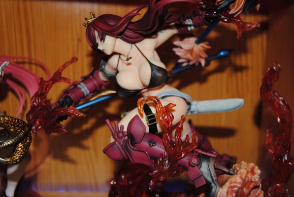 妖精的尾巴 艾尔莎・史卡雷特  骑士 异色版：红铠：