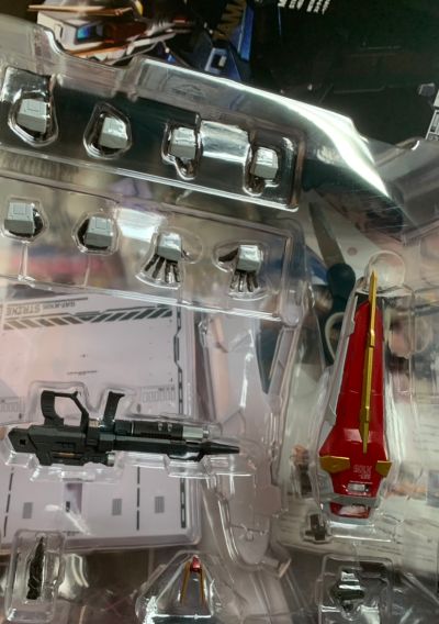 METAL BUILD   强袭高达 -赫利俄波利斯亮相版-