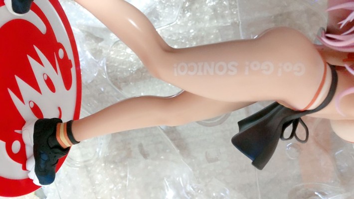 超级索尼子   比基尼服务员