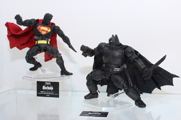 MAFEX 编号189 蝙蝠侠：黑暗骑士归来 第四章 黑暗骑士陨落 超人