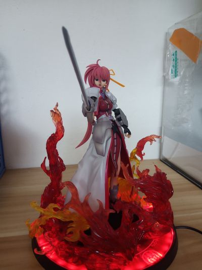 GUTTOKURU人形收藏系列12 魔法少女奈叶StrikerS シグナム Ver.2